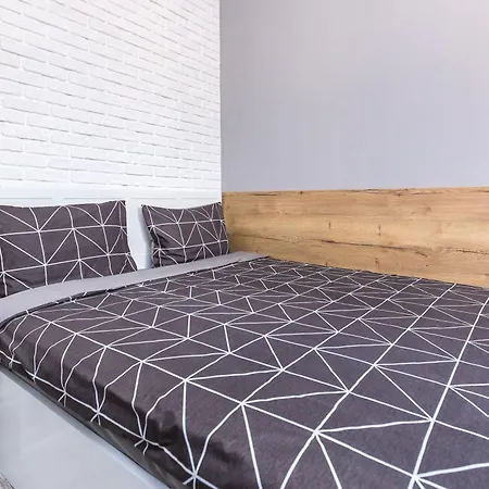 нова студія біля ж/д вокзалу на вул. городоцькій Apartment *
